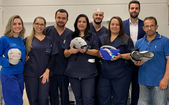 Equipe de enfermagem do CTO recebe treinamento para uso de touca inglesa em pacientes
