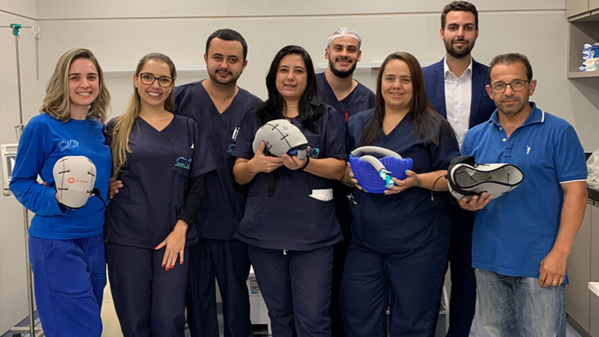 Equipe de enfermagem do CTO recebe treinamento para uso de touca inglesa em pacientes